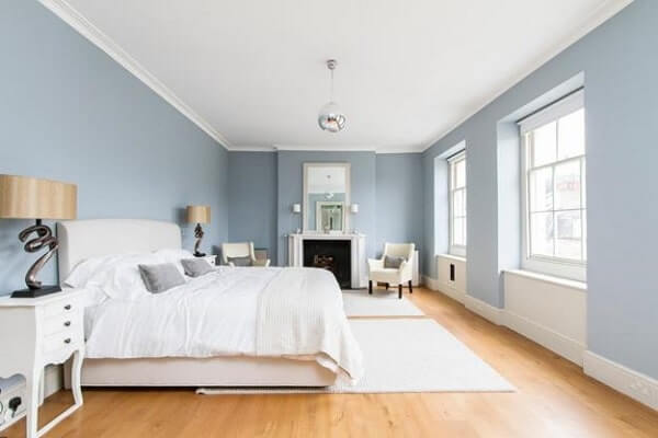 A bedroom with blue painted walls